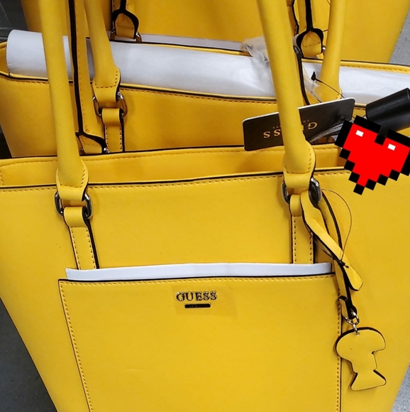 Guess,bebe shoulders bags and hand bag - Picture 1 of 3